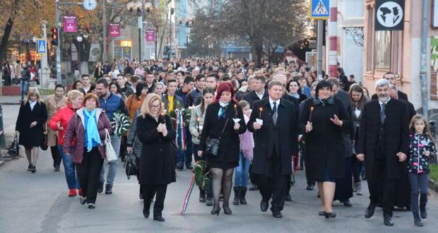 https://kme.org.ua/hu/hirek/a-malenkij-robotra-elhurcoltakra-emlekeztek-beregszaszban/