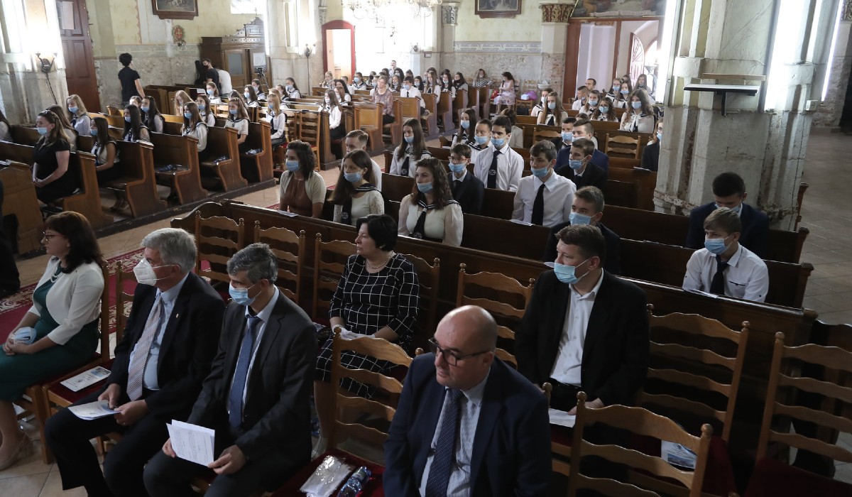 https://kme.org.ua/hu/hirek/a-mese-a-pedagogus-taltos-paripaja/