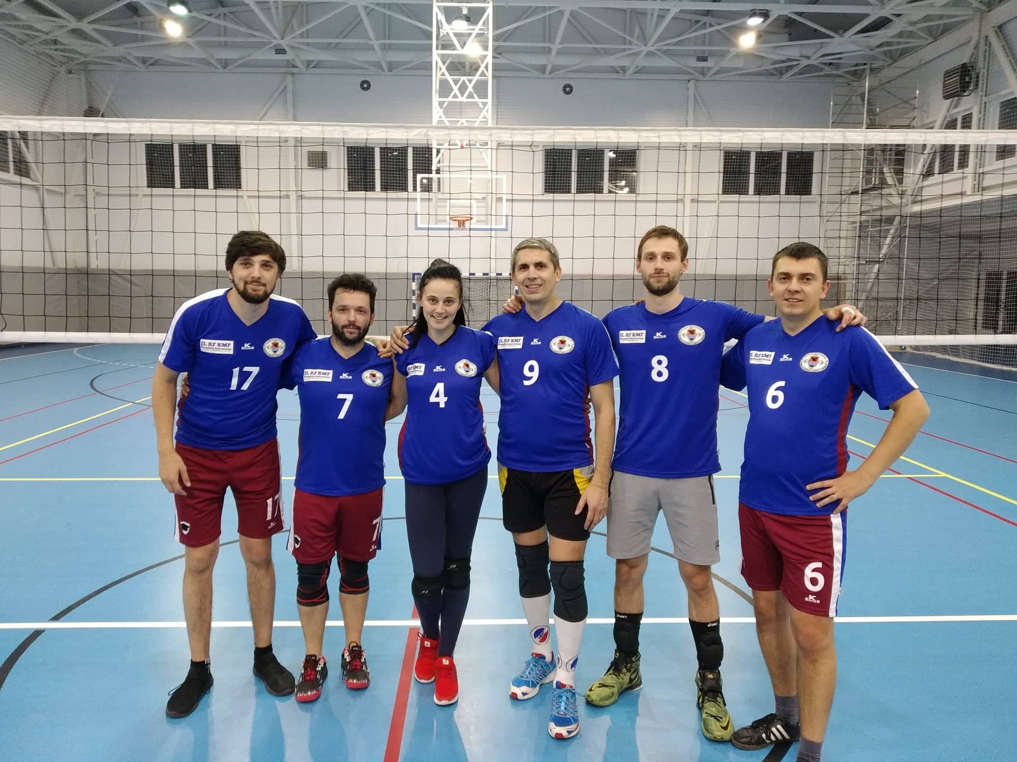 https://kme.org.ua/hu/hirek/sajat-mezeket-kaptak-az-oregdiak-sportcsapat-tagjai/