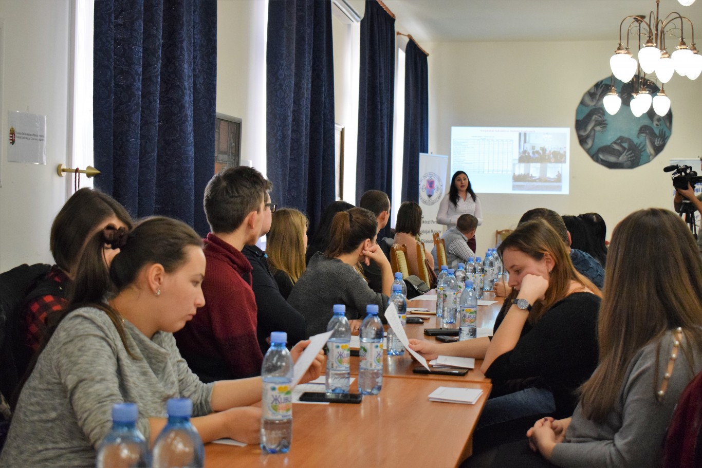 https://kme.org.ua/hu/hirek/kezdetet-vette-a-tehetseggondozas-a-tudomanyok-utjan-6-alkalmas-programsorozat/