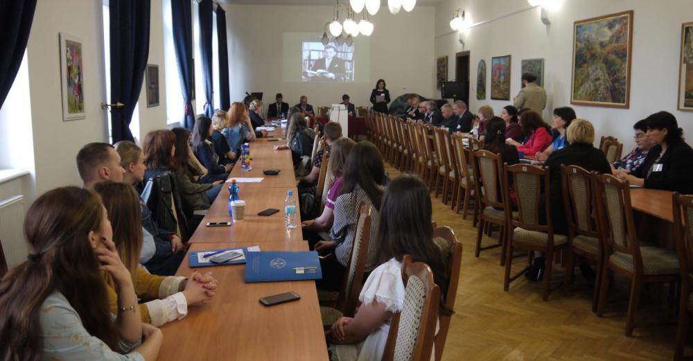https://kme.org.ua/hu/hirek/baleczky-emil-nyelvesz-kolto-tanar-nemzetkozi-tudomanyos-szeminarium-beregszaszban/