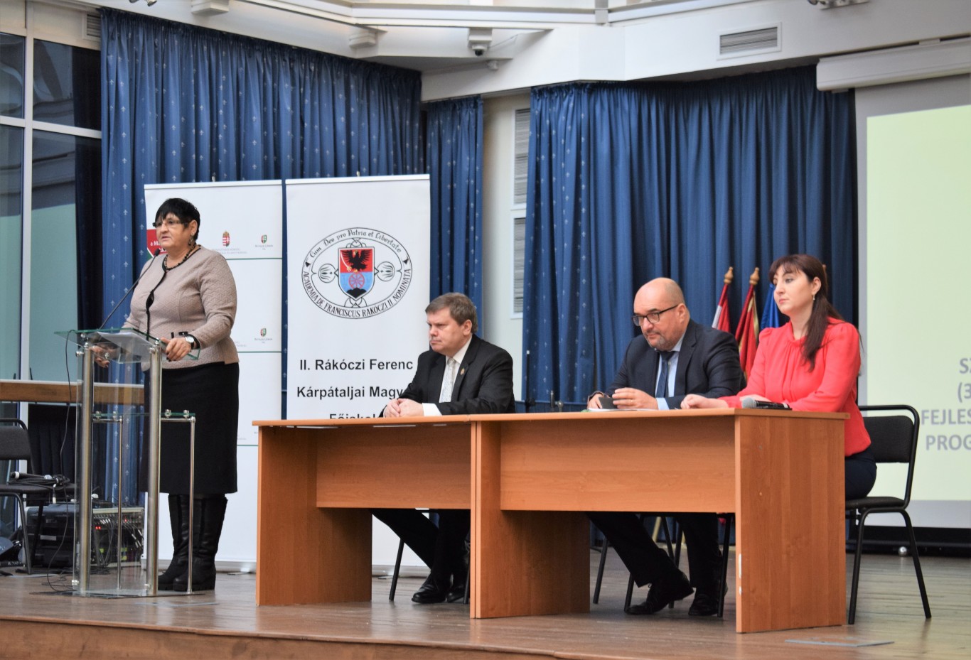 https://kme.org.ua/hu/hirek/magyar-es-ukran-nyelvtanfolyamok-valosulnak-meg-karpatalja-szerte-a-ii-rakoczi-ferenc-karpataljai-magyar-foiskola-szervezeseben/
