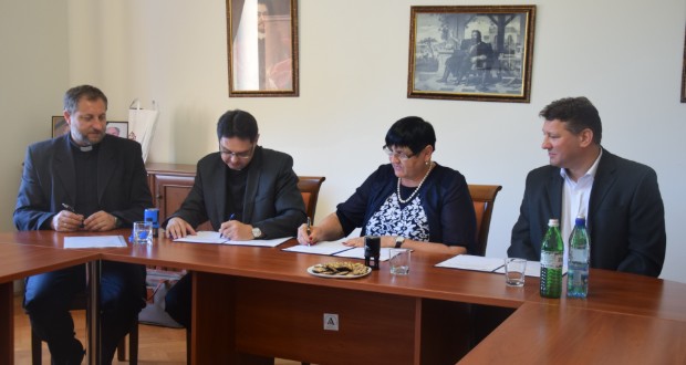 https://kme.org.ua/hu/hirek/egyuttmukodesi-megallapodast-kotott-a-rakoczi-foiskola-es-a-romzsa-todor-gorogkatolikus-szakkollegium/
