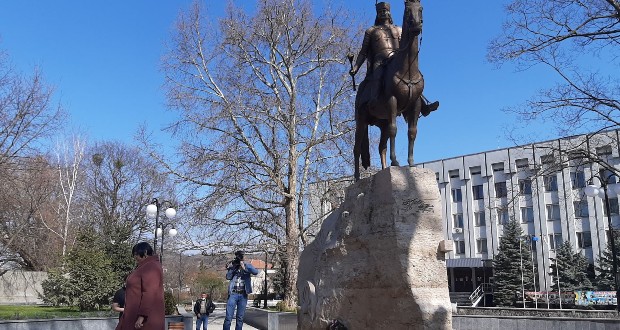 https://kme.org.ua/hu/hirek/nema-fohajtassal-adoztak-rakoczi-emleke-elott/