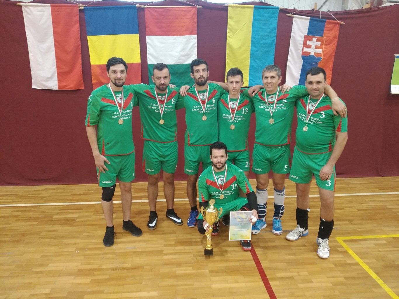 https://kme.org.ua/hu/hirek/beregszaszi-roplabda-siker-nagykalloban/