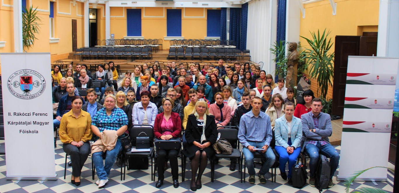 https://kme.org.ua/hu/hirek/angol-nemet-orosz-nyelvtanfolyamok-indulnak-a-rakoczi-foiskolan/