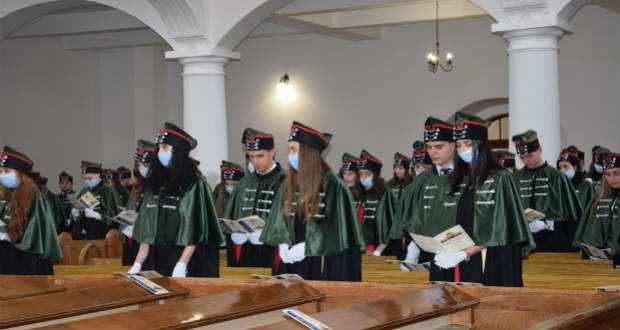 https://kme.org.ua/hu/hirek/tanevzaro-es-diplomaatado-unnepseg-a-rakoczi-foiskolan-3/
