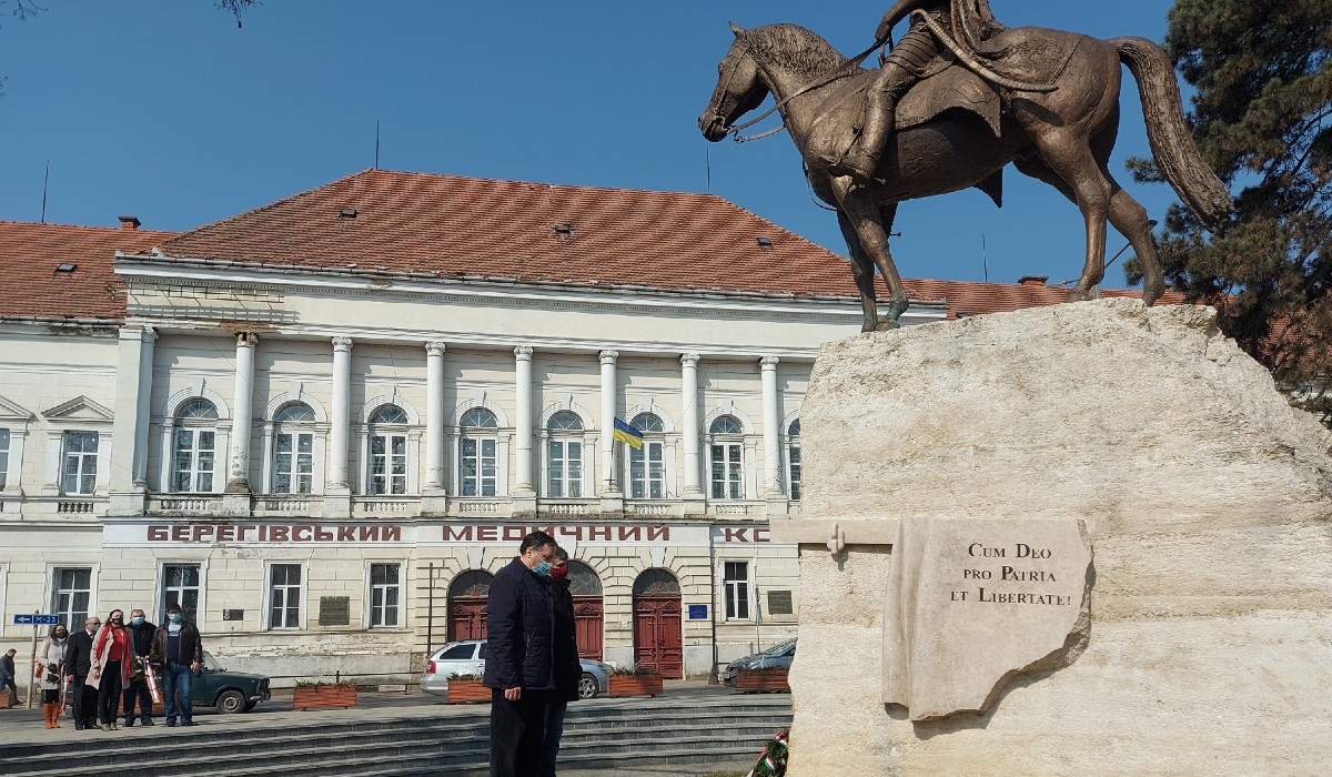 Csendes koszorúzással emlékeztek Rákóczira Beregszászban