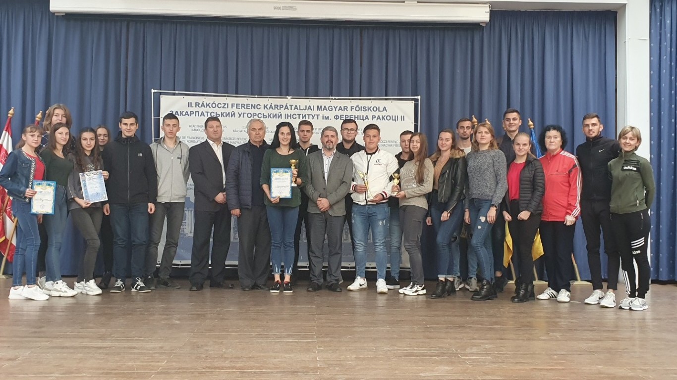 Nagyszerű sporteredményekkel zárta a tanévet a Rákóczi-főiskola. Október 21-én a Rákóczi-főiskolán hivatalosan is díjazták az elmúlt tanévben kiemelkedő sporteredményeket elért hallgatókat.
