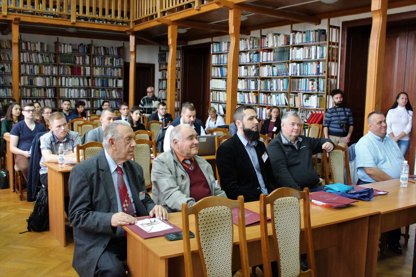 XVI. Fiatal Kárpátaljai Magyar Kutatók Konferenciája “Isten embernek soha nem segít közvetlen, de mindig csak közvetve, esze, tudománya, szorgalma által” (Széchenyi István). A Fiatal Kárpátaljai Magyar Kutatók Konferenciáját a II. Rákóczi Ferenc Kárpátaljai Magyar Főiskola és a „GENIUS” Jótékonysági Alapítvány a Magyar Tudomány Ünnepe alkalmából rendezi meg. A konferencia lehetőséget biztosít a fiatal kutatók számára kutatási eredményeik ismertetésére, szakemberekkel való találkozásra, tapasztalatgyűjtésre.