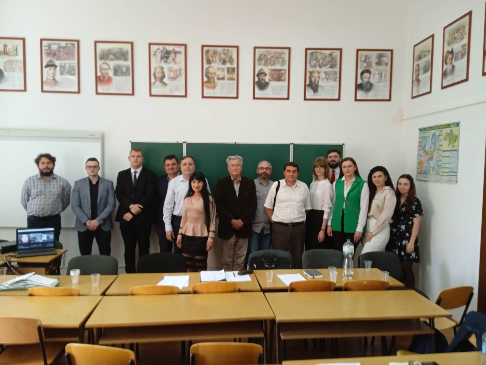 8 червня 2023 року на кафедрі історії та суспільних дисциплін відбувся захист магістерських робіт за спеціальністю «Історія та археологія», де 7 студентів успішно презентували результати своїх досліджень. Студенти підтвердили свою ретельну та переважно академічну підготовку. Якість дипломної роботи, оформленої відповідно до вимог написання наукових робіт, підтверджувалася спільною дворічною науково-дослідною роботою викладача та студента. Переважна більшість тем стосувалася краєзнавчої тематики, що допомагає краще зрозуміти історію нашого краю. Під час захисту екзаменаційна комісія мала змогу особисто оцінити рівень розкриття теми та можливості застосування отриманих результатів на практиці. Оцінки «добре» та «відмінно» свідчать про високий рівень підготовки студентів. Вітаємо всіх студентів! 23 червня 2023 року на кафедрі історії та суспільних дисциплін відбувся фаховий іспит та захист дипломних робіт бакалаврів за освітнім ступенем «Середня освіта. Історія». Студенти продемонстрували свої знання, отримані протягом чотирьох років навчання, та успішно захистили дипломні роботи з високими оцінками. Семеро студентів денної форми навчання виступили перед екзаменаційною комісією з надзвичайно цікавими презентаціями та дали переконливі відповіді на запитання членів екзаменаційної комісії. Окрім історичних фактів, на іспиті обговорювалися педагогічно-методичні питання, необхідні студентам для розвитку їхньої майбутньої кар`єри в галузі освіти. Бажаємо успіхів на професійній ниві. Кафедра історії та суспільних дисциплін
